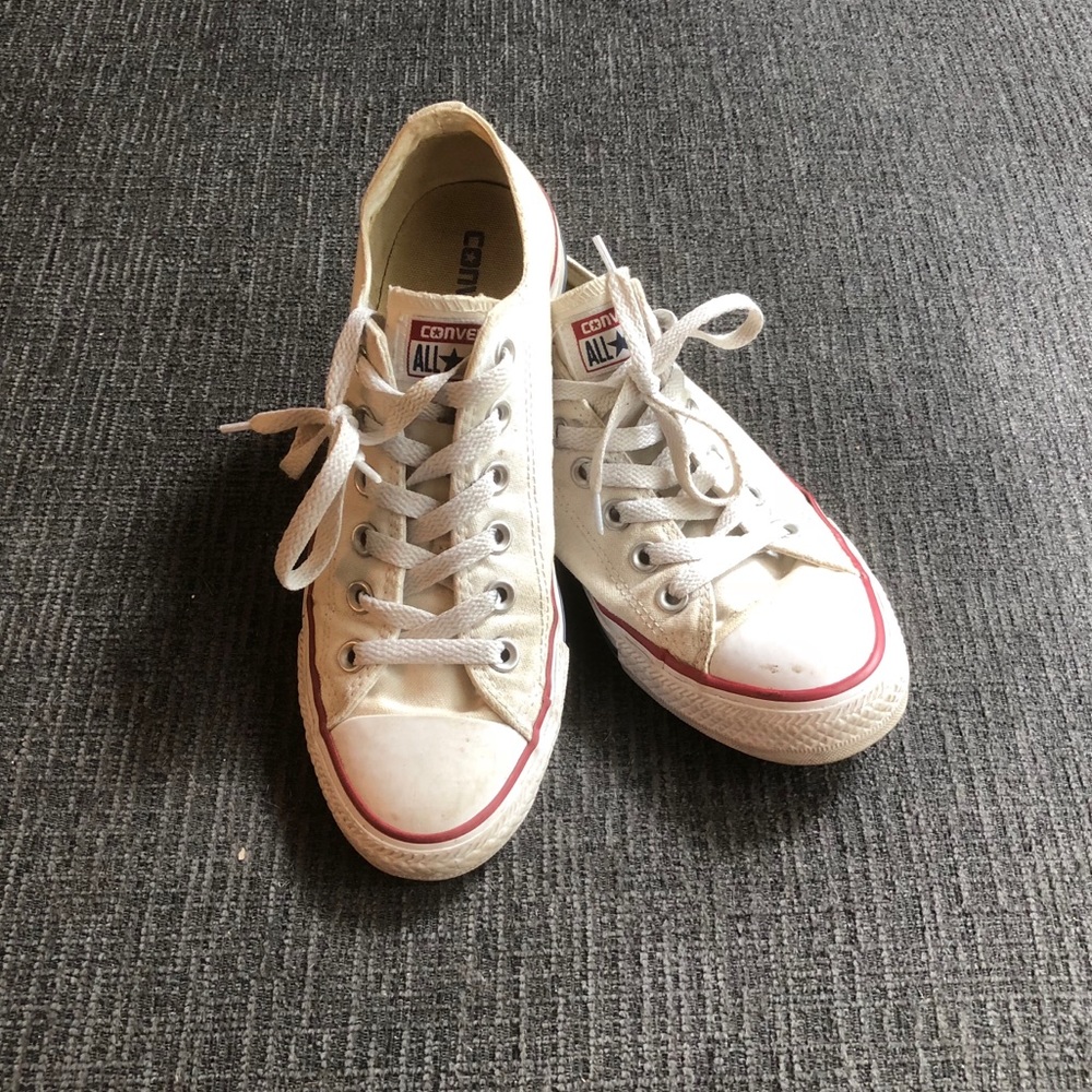 White Women’s Converse (Size 8)